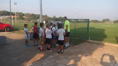 Trener Lazendić sa najmlađima